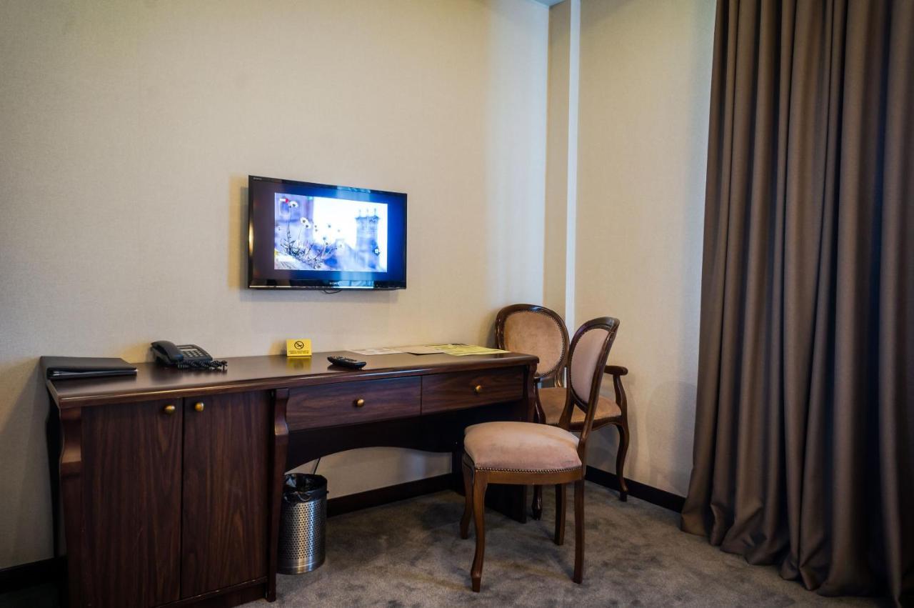 אלמטי Royal Palace Hotel מראה חיצוני תמונה