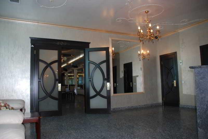 אלמטי Royal Palace Hotel מראה חיצוני תמונה