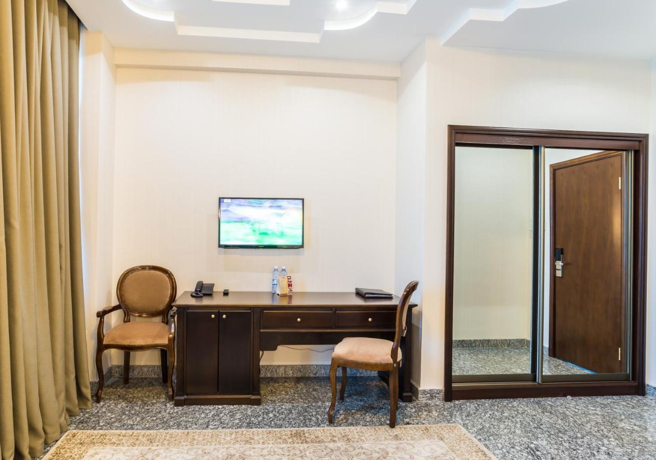 אלמטי Royal Palace Hotel מראה חיצוני תמונה
